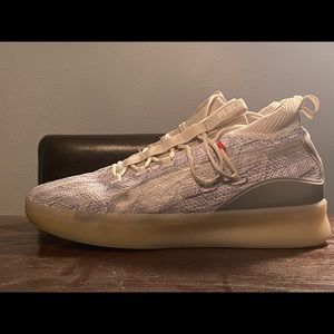 Puma basketball shoes “peace on earth”